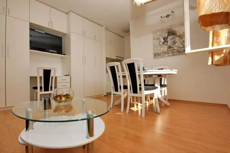 Apartment Charming Arena - One Bedroom Apartment with Terrace and Sea View-Woonkamer