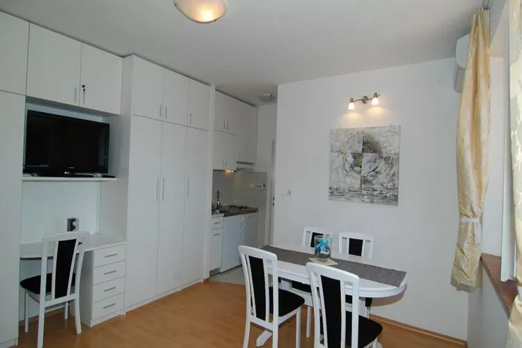 Apartment Charming Arena - One Bedroom Apartment with Terrace and Sea View-Woonkamer