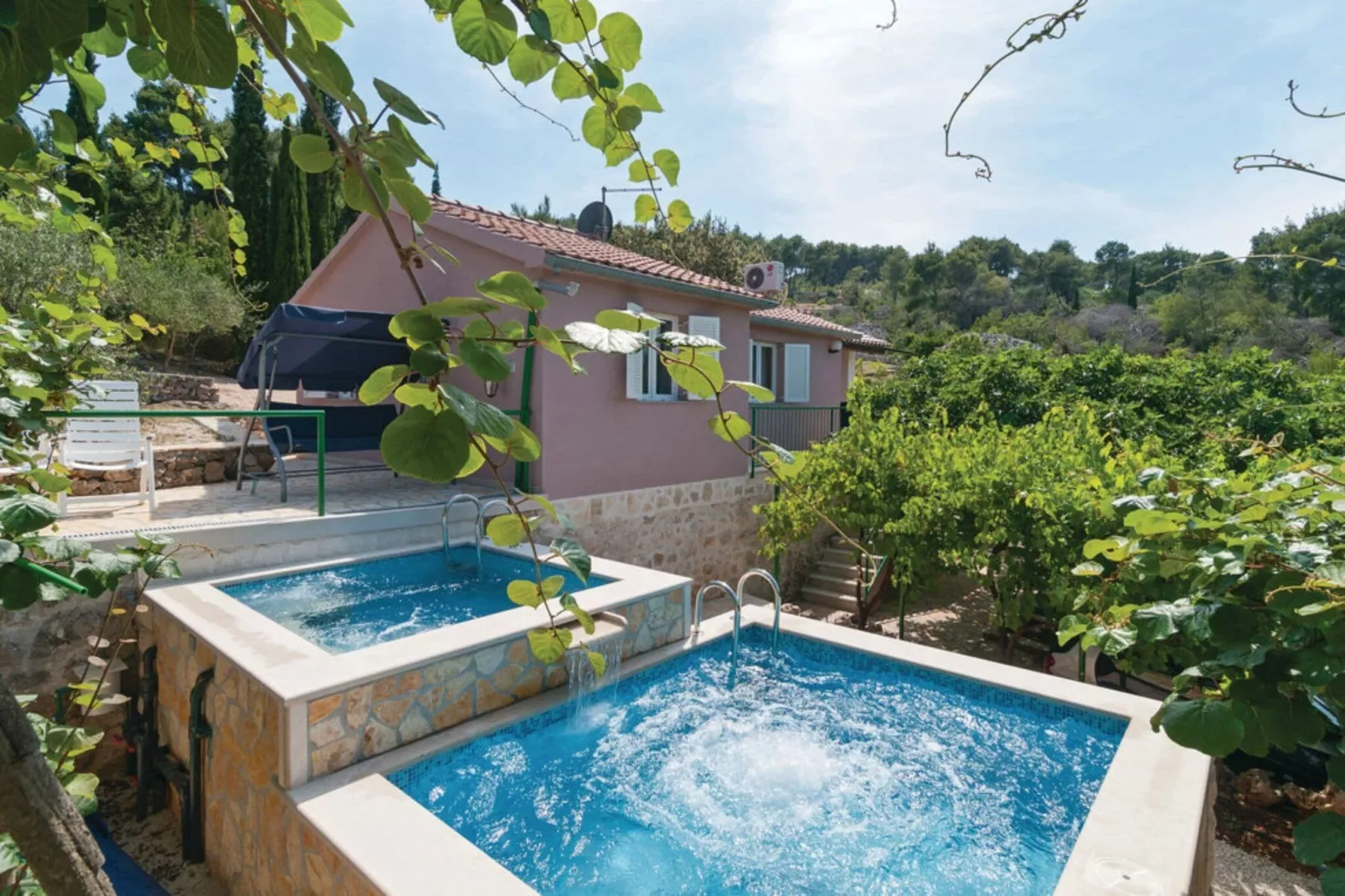 Holiday Home Blossom - Four Bedroom Holiday Home with Outdoor Pool and Jacuzzi - (ST)-Zwembad