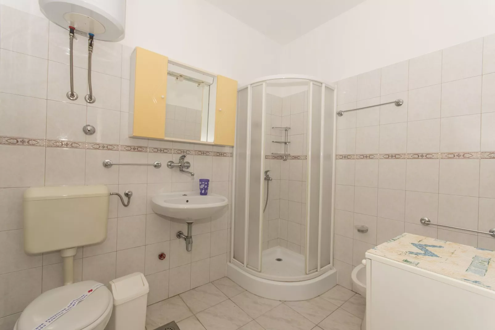 Apartments Mastelić - One Bedroom Apartment with Balcony and Sea View br.1-Badkamer