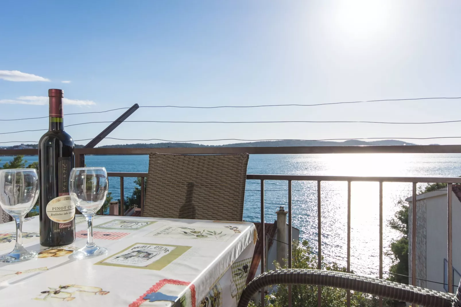 Apartments Mastelić - One Bedroom Apartment with Balcony and Sea View br.1-Terrasbalkon