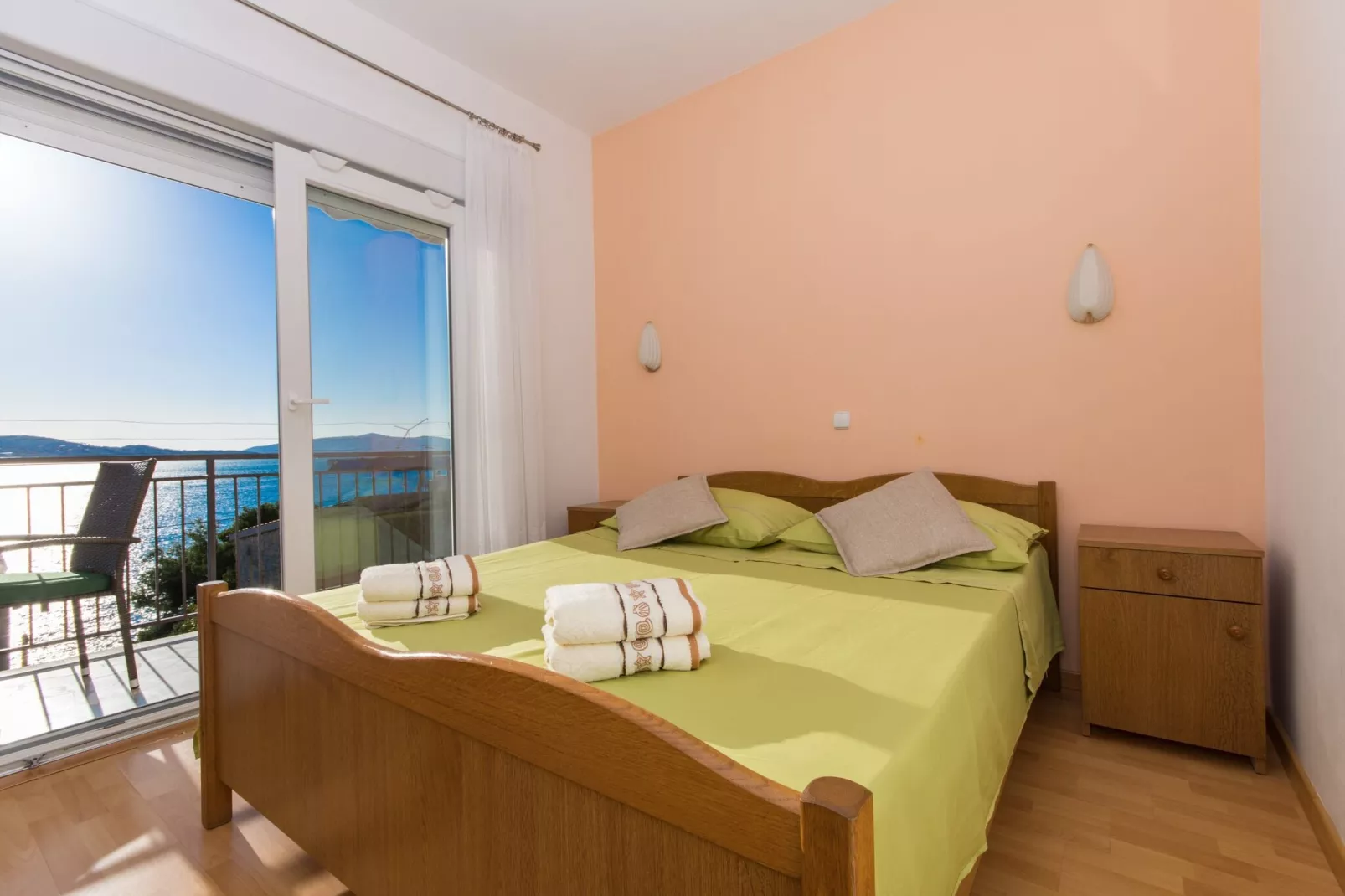 Apartments Mastelić - One Bedroom Apartment with Balcony and Sea View br.2-Slaapkamer