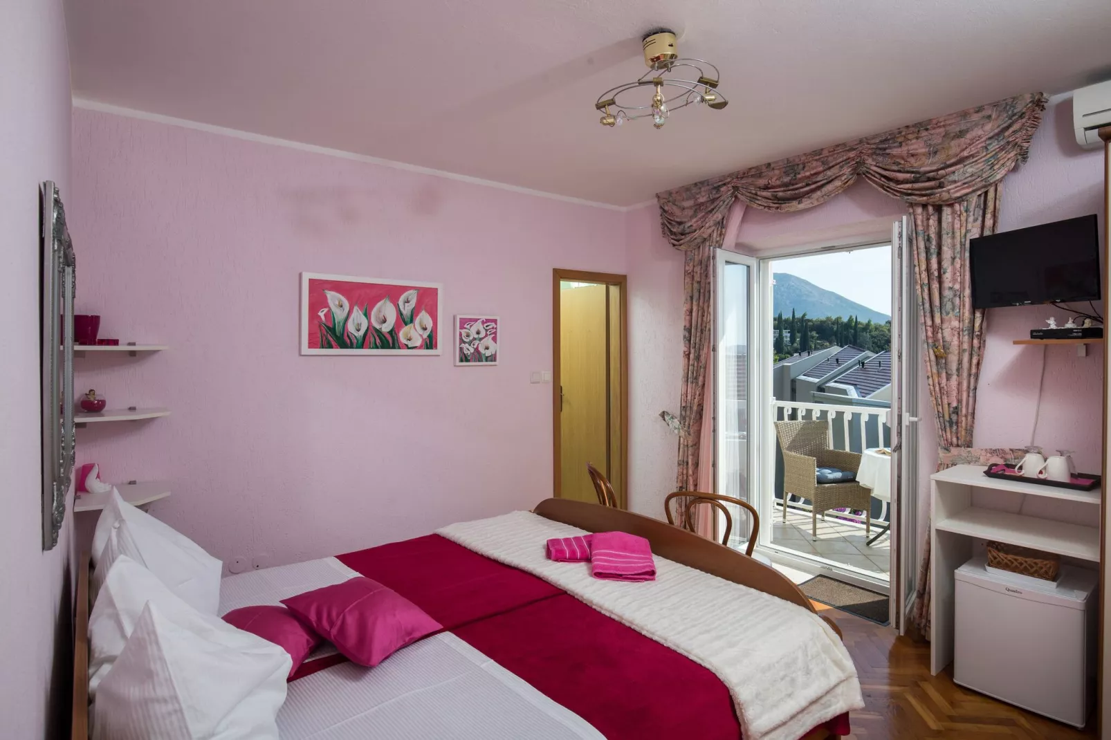 Rooms Tupina by Paulina - Comfort Double Room with Balcony and Sea View (Room 1)-Slaapkamer