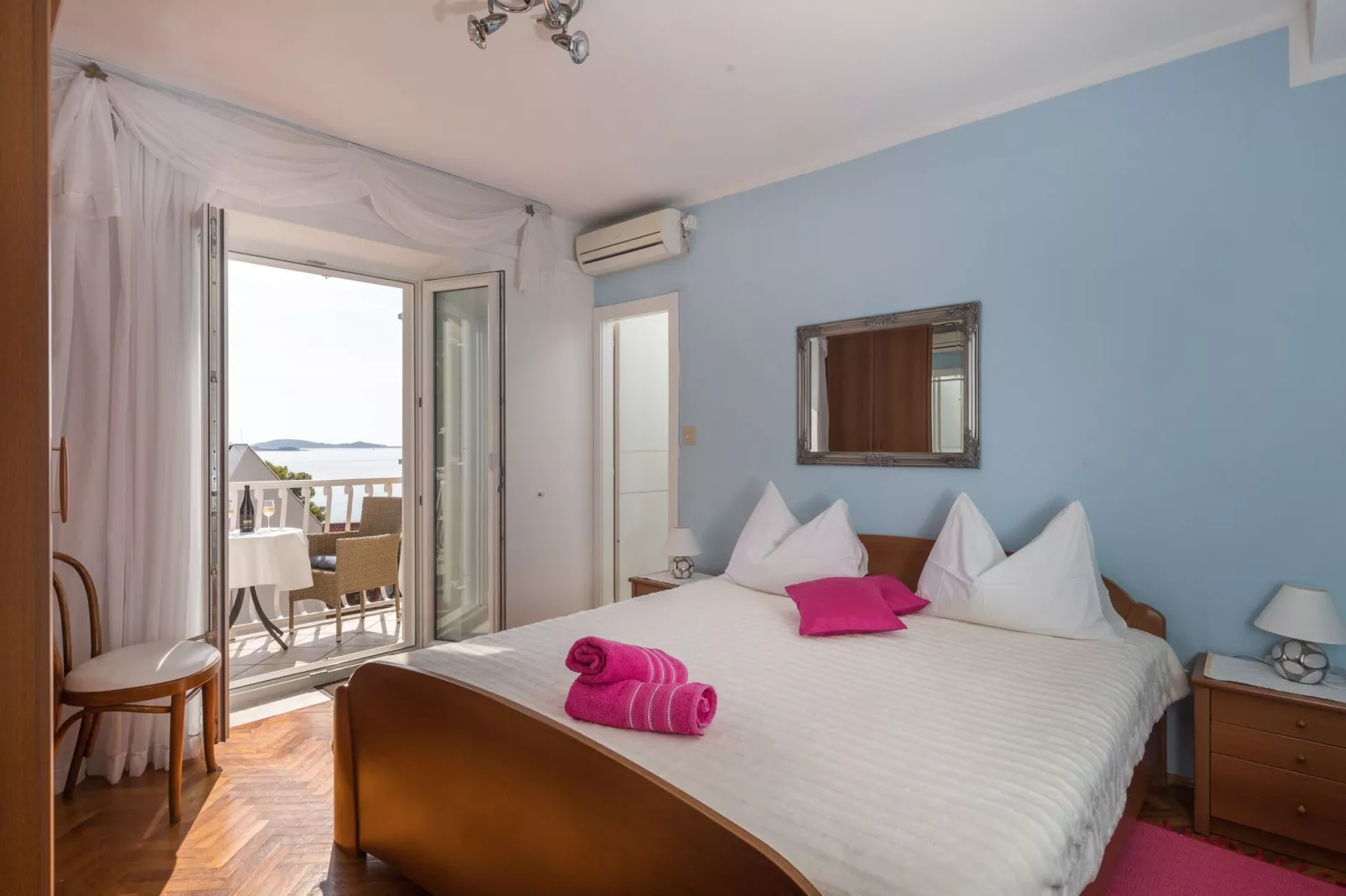 Rooms Tupina by Paulina - Superior Double Room with Balcony and Sea View (Room 2)-Slaapkamer