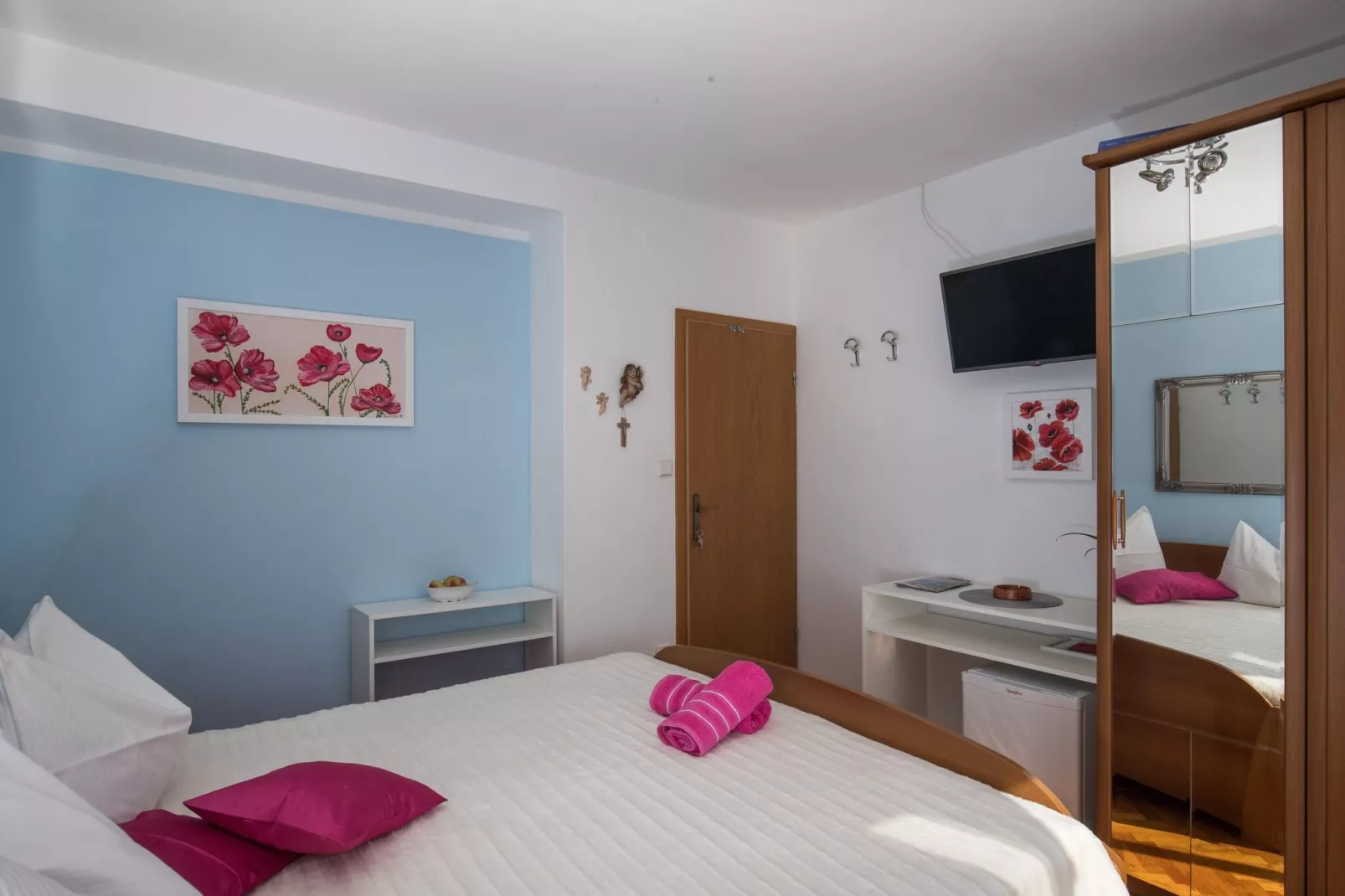 Rooms Tupina by Paulina - Superior Double Room with Balcony and Sea View (Room 2)-Slaapkamer