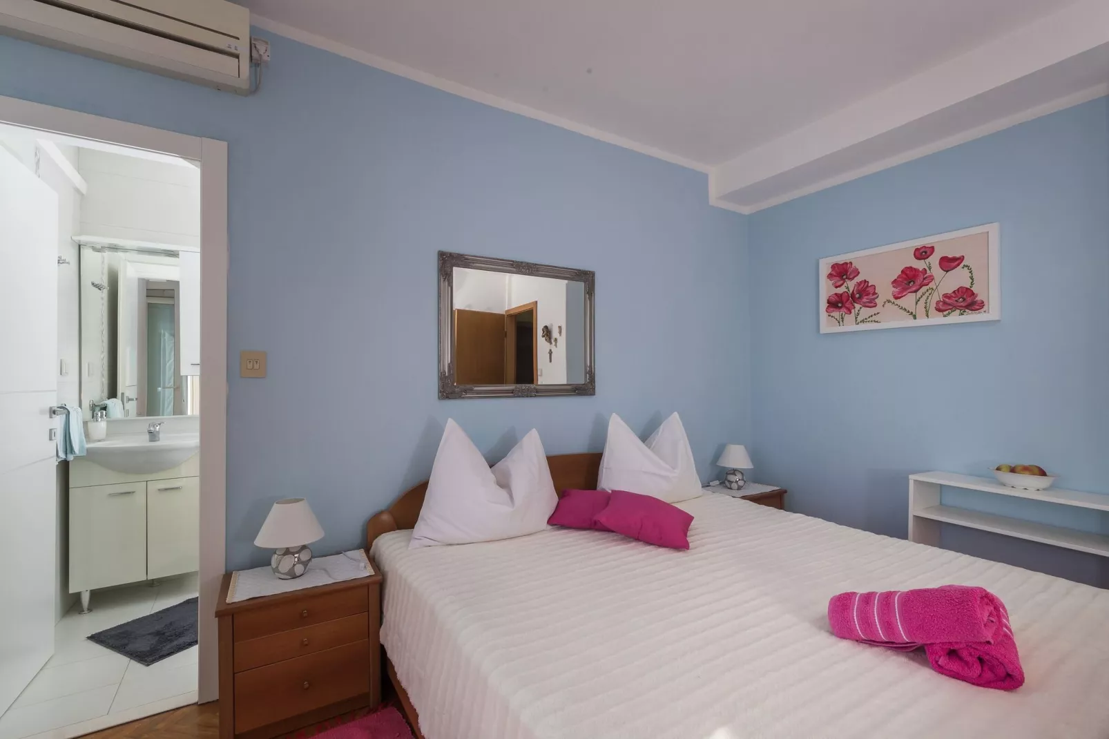 Rooms Tupina by Paulina - Superior Double Room with Balcony and Sea View (Room 2)-Slaapkamer