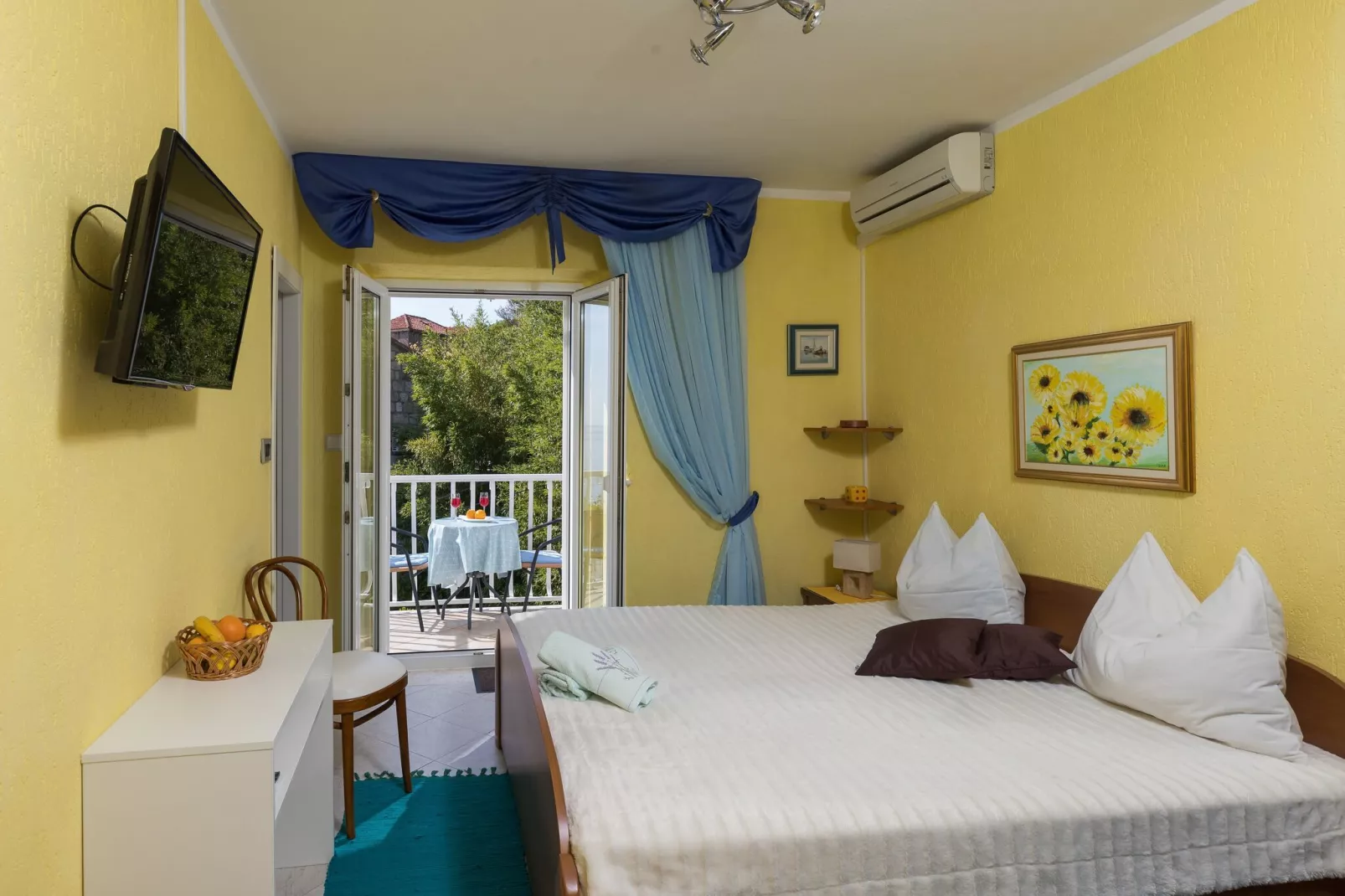 Rooms Tupina by Paulina - Standard Double Room with Balcony and Sea View (Room 3)-Slaapkamer