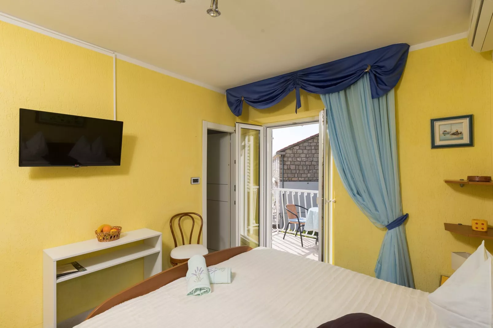 Rooms Tupina by Paulina - Standard Double Room with Balcony and Sea View (Room 3)-Slaapkamer