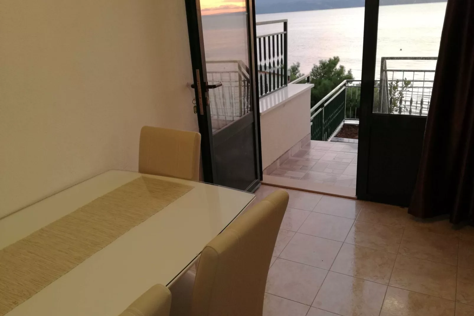 House Karlo Apartments - One-Bedroom Apartment with Terrace and Sea View (A1)-Binnen