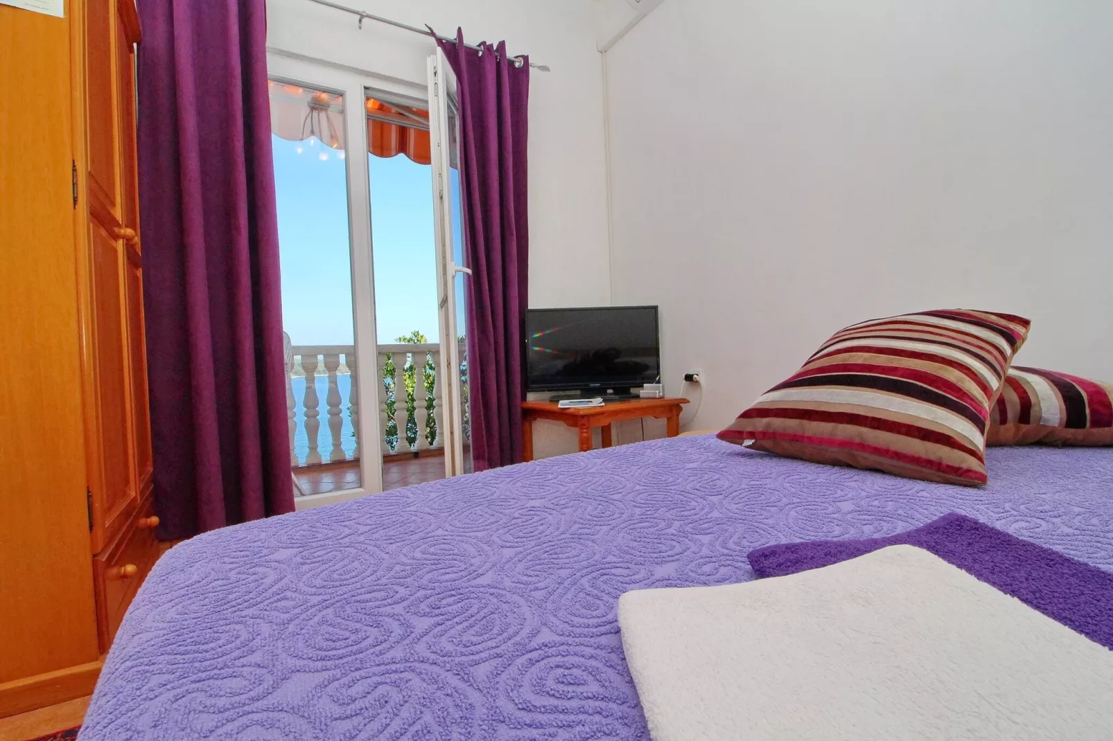 Apartments Filipović - One-Bedroom Apartment with Balcony and Sea View (A1)