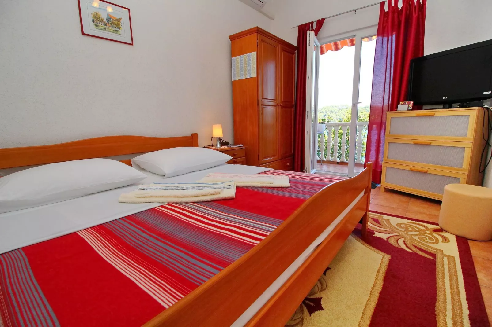 Apartments Filipović - Comfort One-Bedroom Apartment with Balcony and Sea View (A2)-Slaapkamer