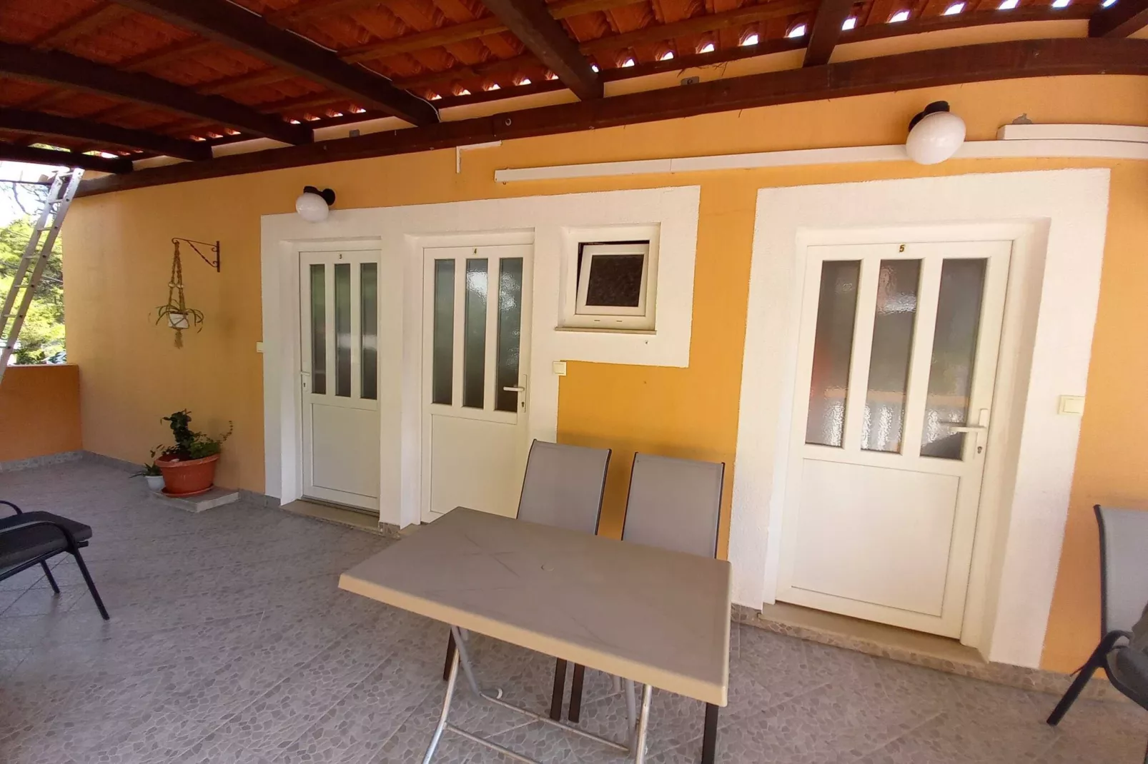 Apartments Vinko Mljet- One-Bedroom Apartment with Terrace (A4)-Buitenlucht