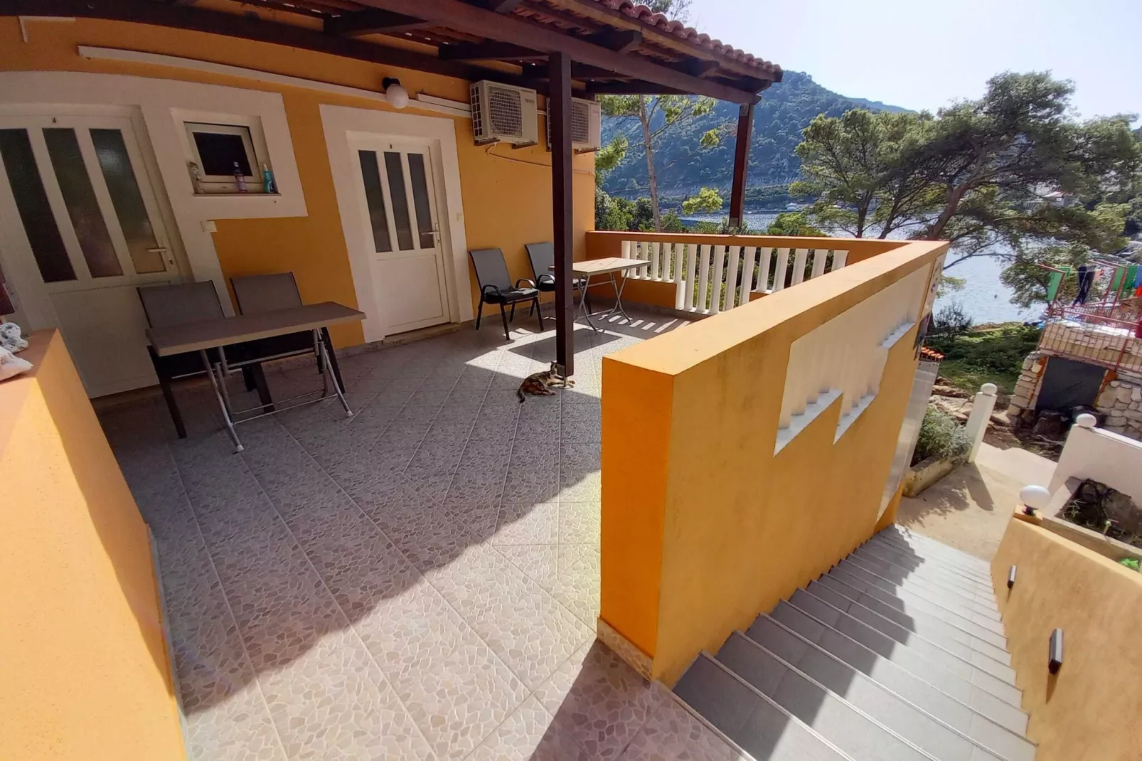 Apartments Vinko Mljet- One-Bedroom Apartment with Terrace (A5)-Buitenlucht