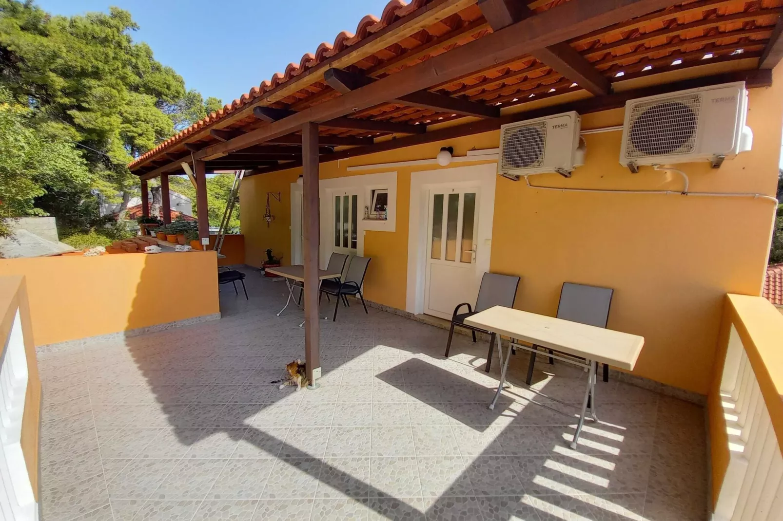 Apartments Vinko Mljet- One-Bedroom Apartment with Terrace (A5)-Buitenlucht