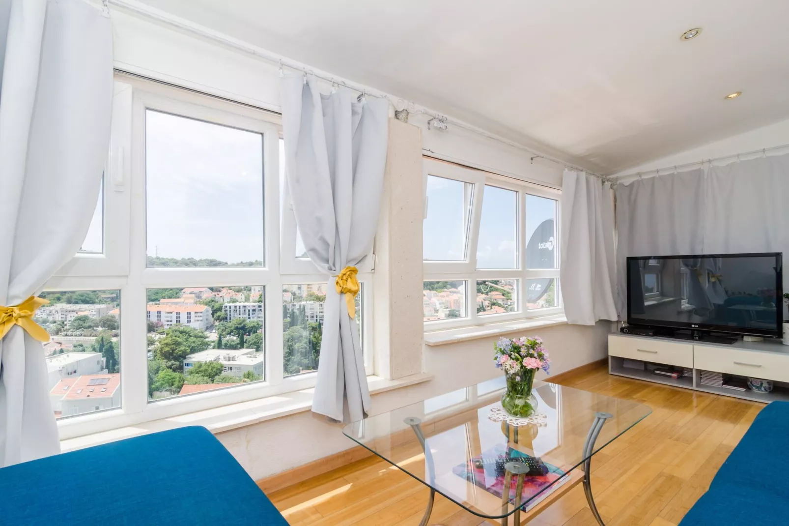 Apartment Emma - Two Bedroom Apartment with Balcony and Sea View-Binnen