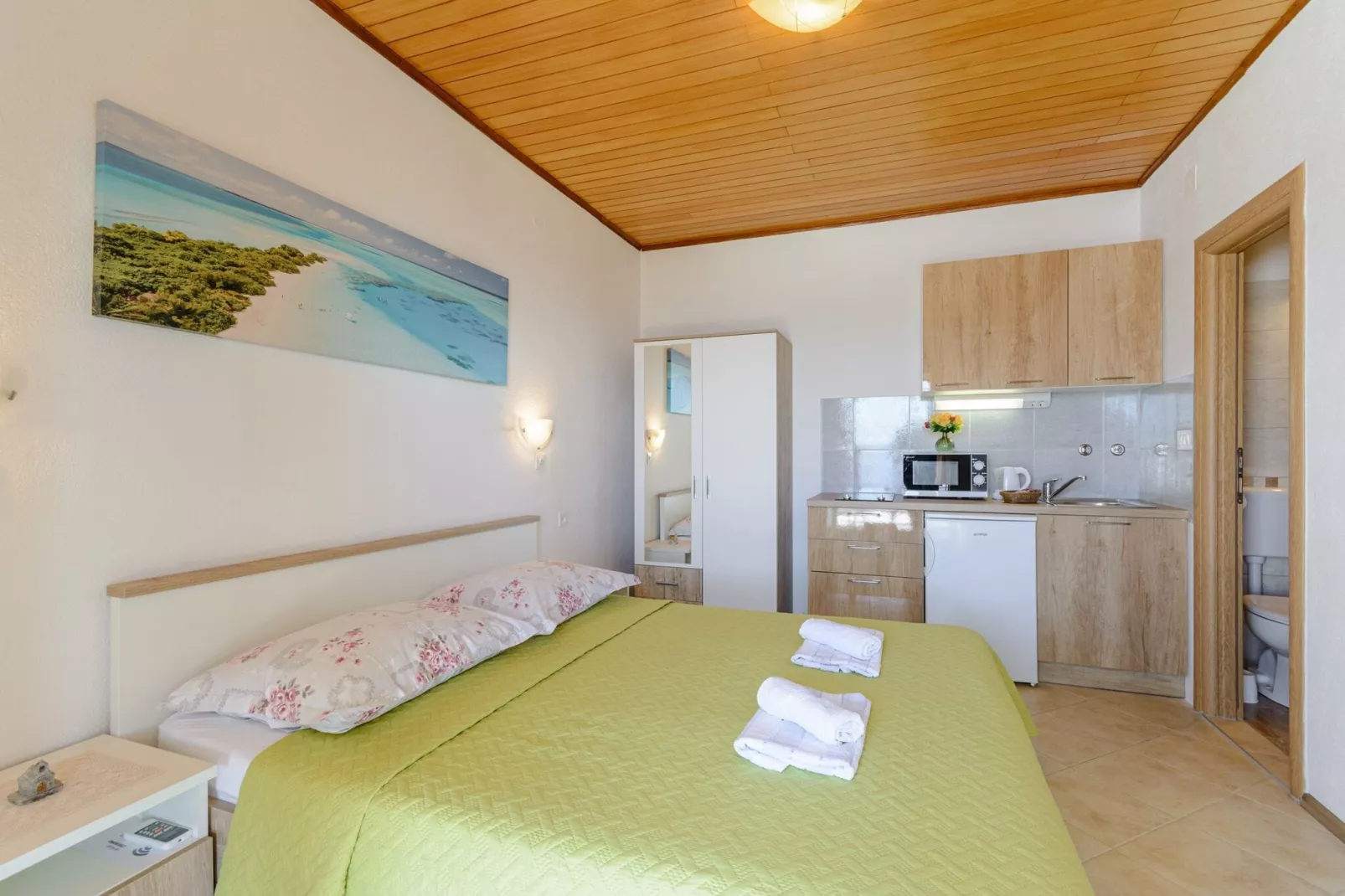 Rooms Sani - Double Room with Terrace and Sea View (S1)-Slaapkamer