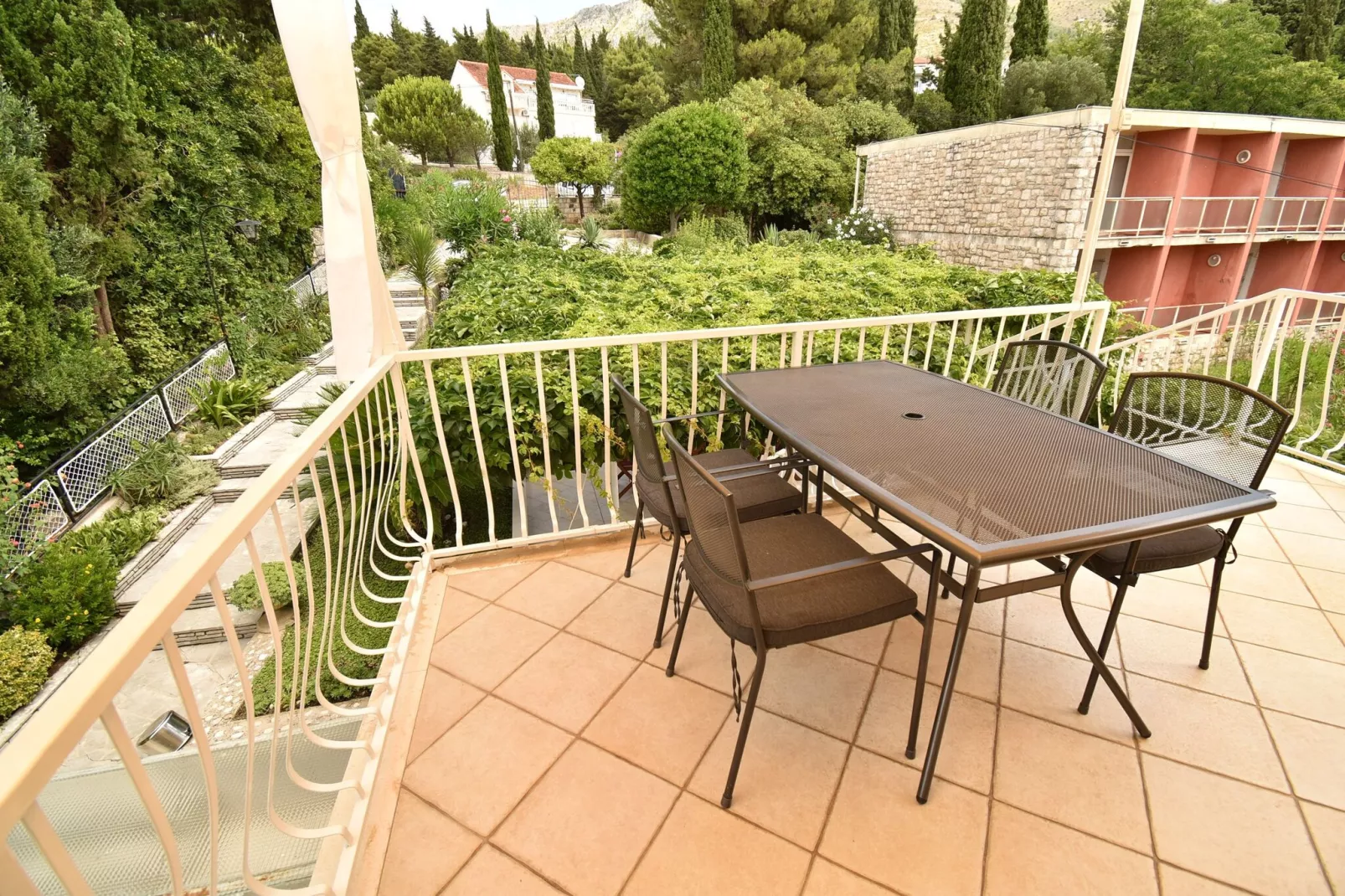 Guest House Kanjuo - Two Bedroom Apartment with Terrace and Garden View-Terras