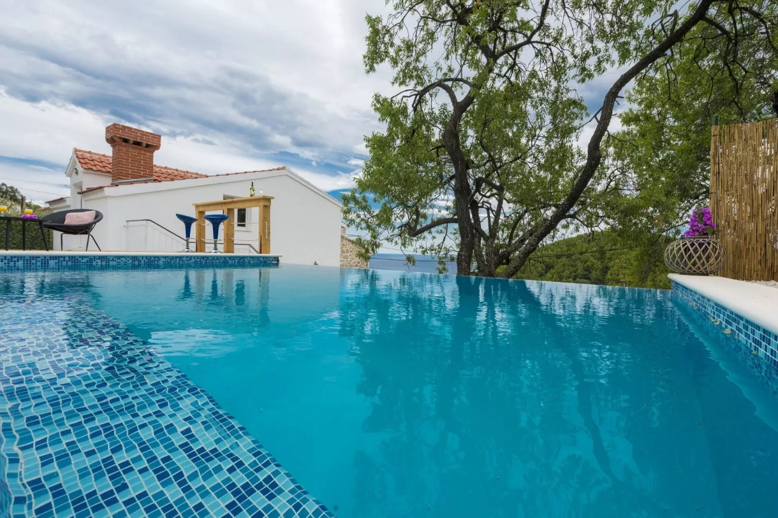 Villa Dundo Pero - Four Bedroom Villa with Swimming Pool and Sea View