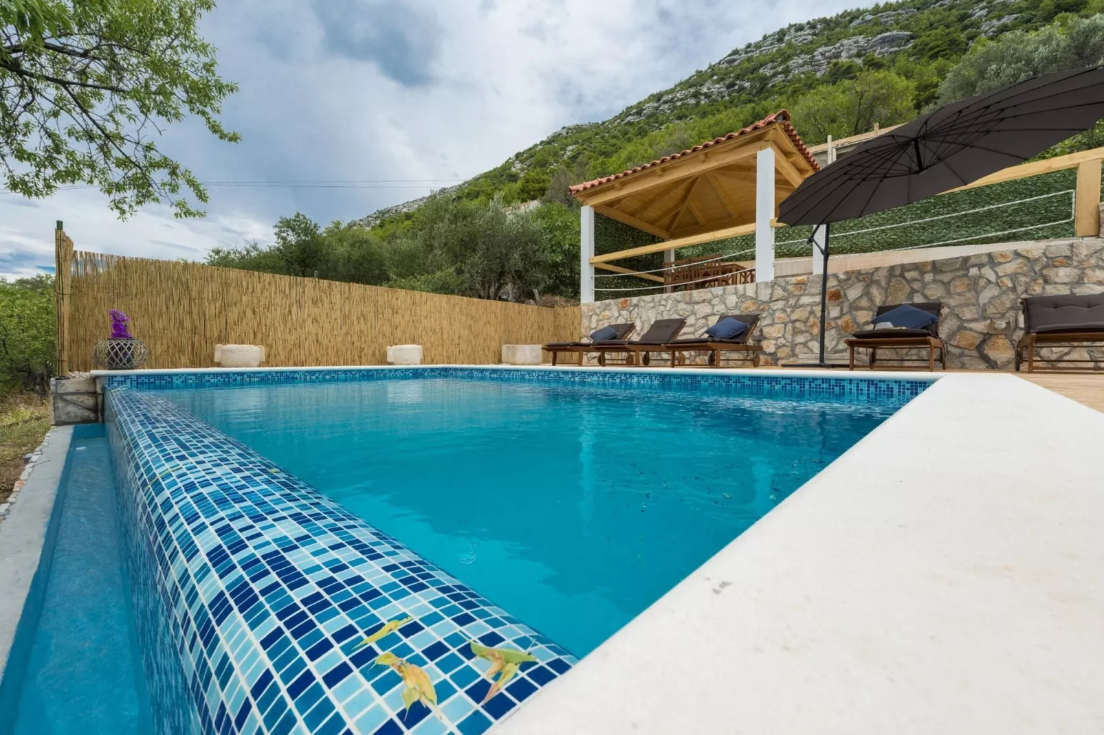 Villa Dundo Pero - Four Bedroom Villa with Swimming Pool and Sea View-Zwembad