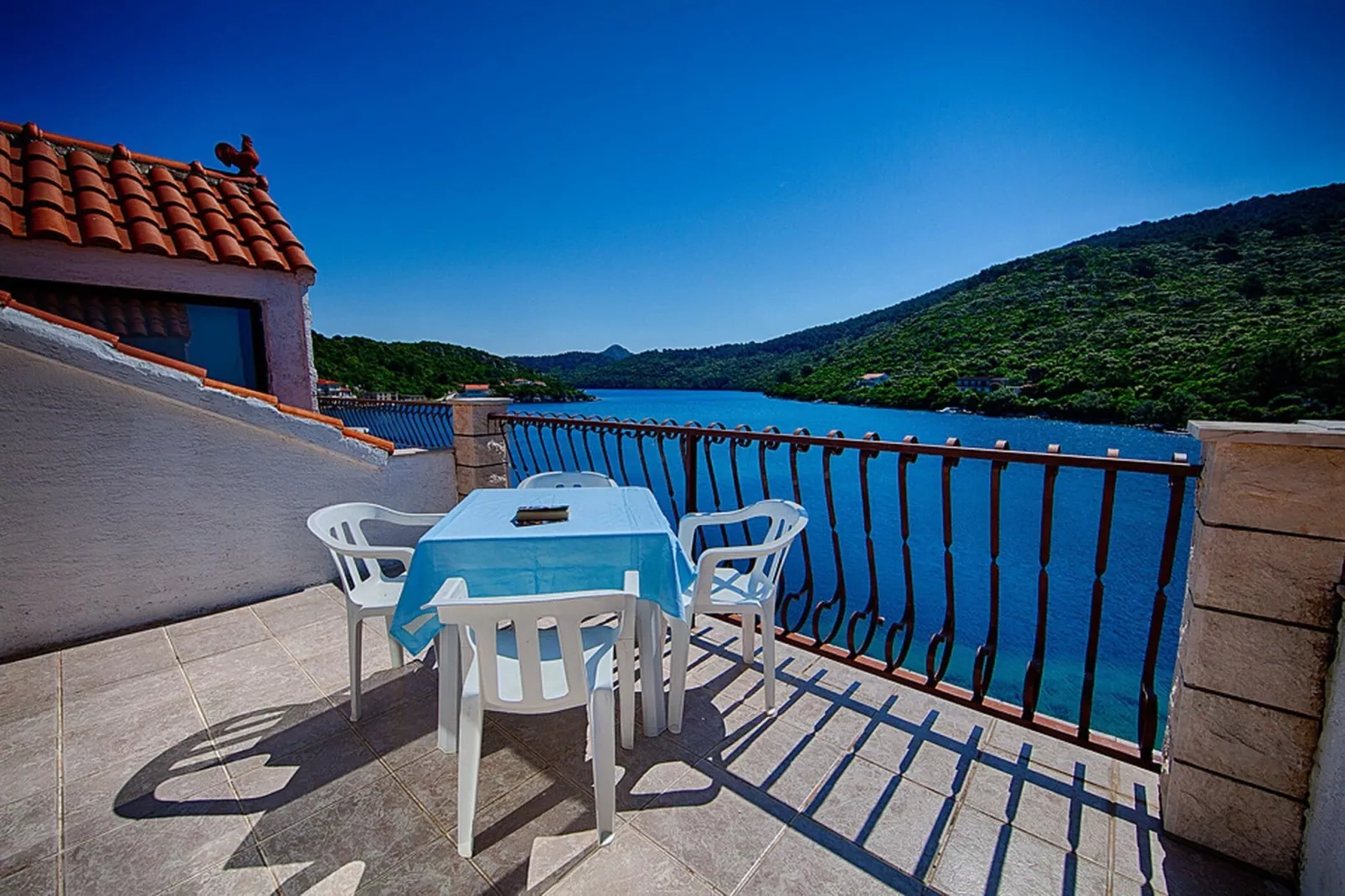 Apartments Malo Lago - One-Bedroom Apartment with Two Balconies and Sea View - Attic (Apartment 2)