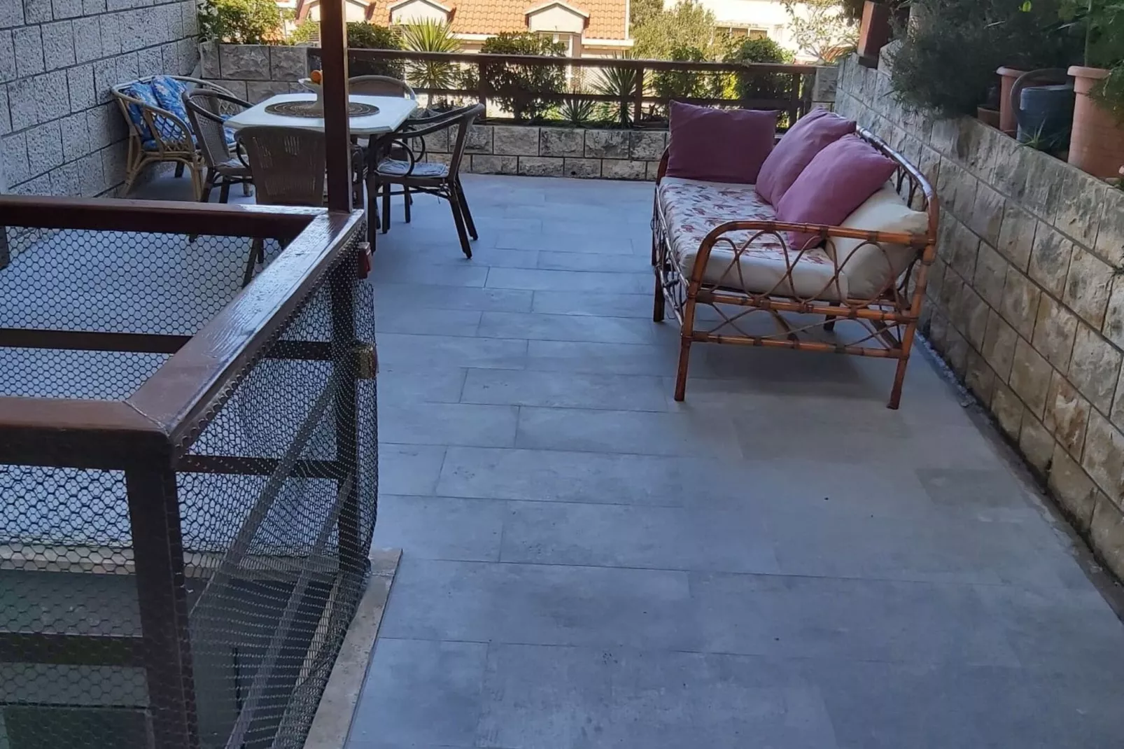 Big Terrace Apartment - Studio with Terrace and City View - First floor-Terrasbalkon