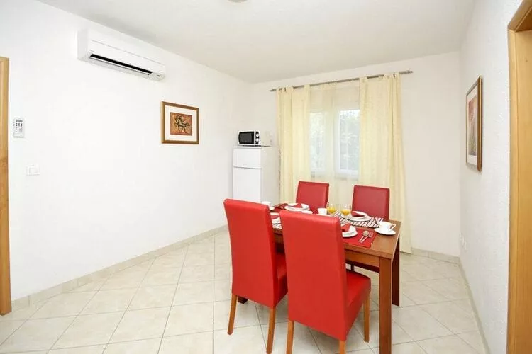 Apartments Villa Moonlight - One Bedroom Apartment with Sea View Balcony (Junior)-Eetkamer