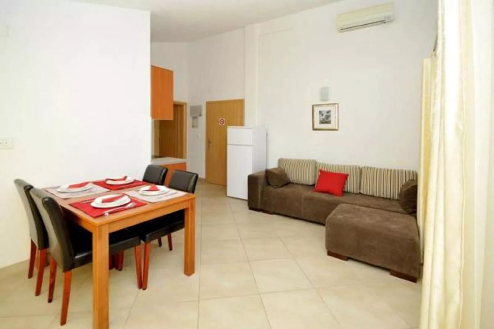 Apartments Villa Moonlight - Standard One Bedroom Apartment with Balcony (Alice)-Eetkamer