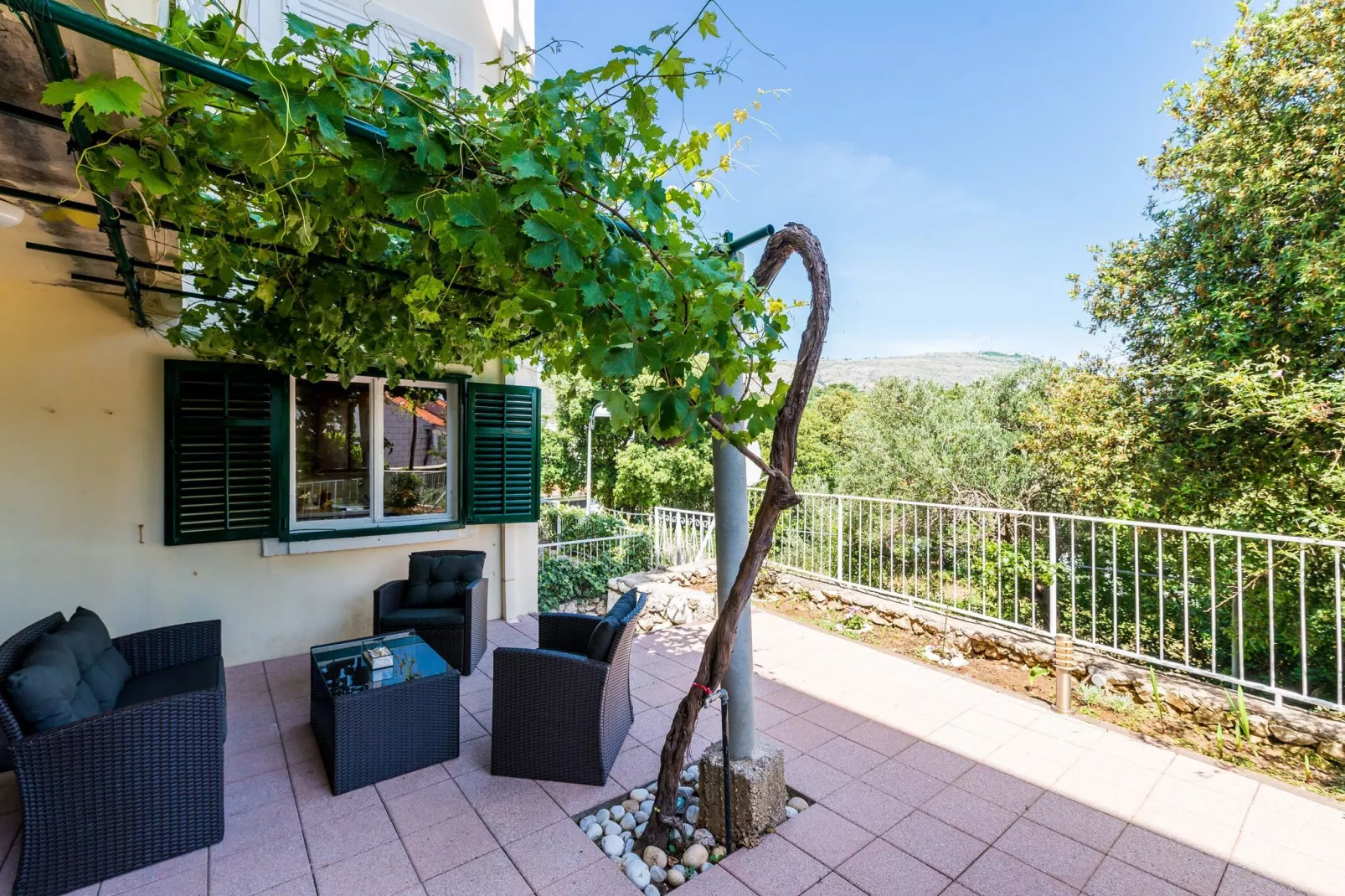 Apartment Valonija - Two Bedroom Apartment with Terrace and Garden View-Terras