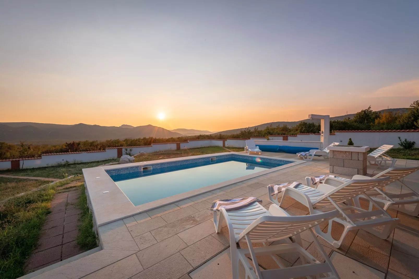 Villa Dea - Luxury Villa with Outdoor Swimming Pool