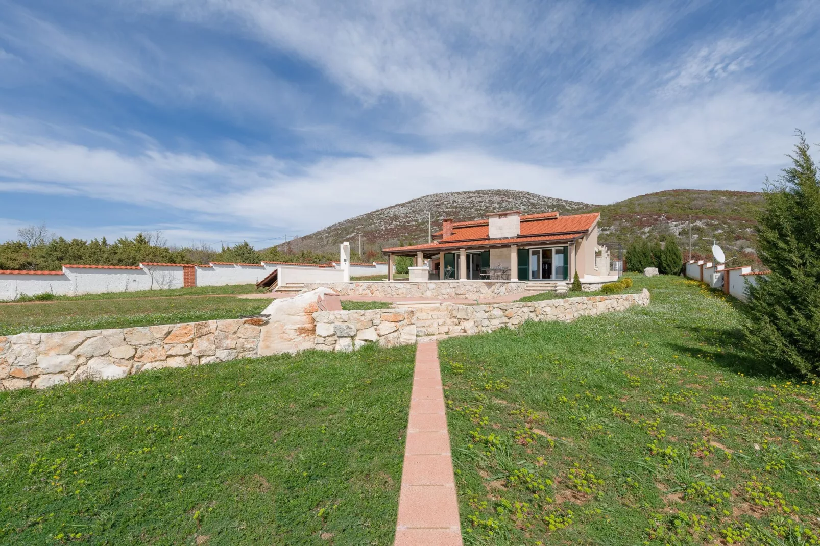 Villa Dea - Luxury Villa with Outdoor Swimming Pool