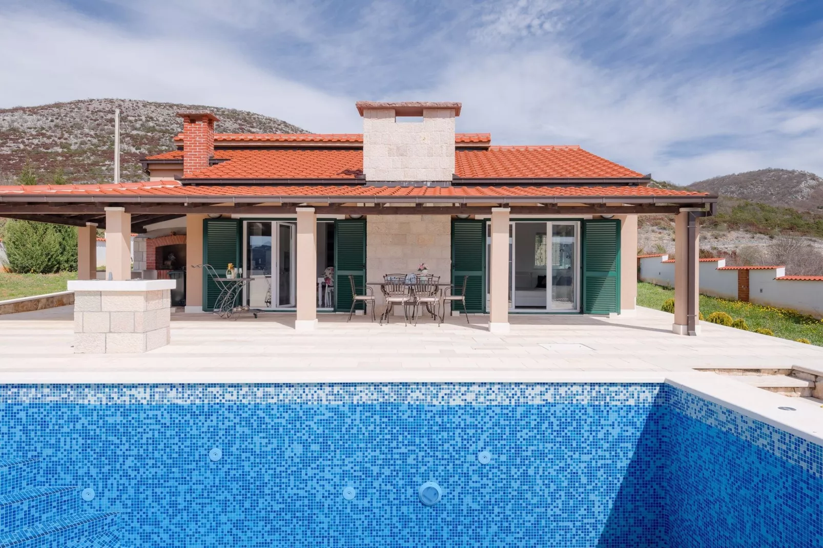 Villa Dea - Luxury Villa with Outdoor Swimming Pool-Buitenlucht