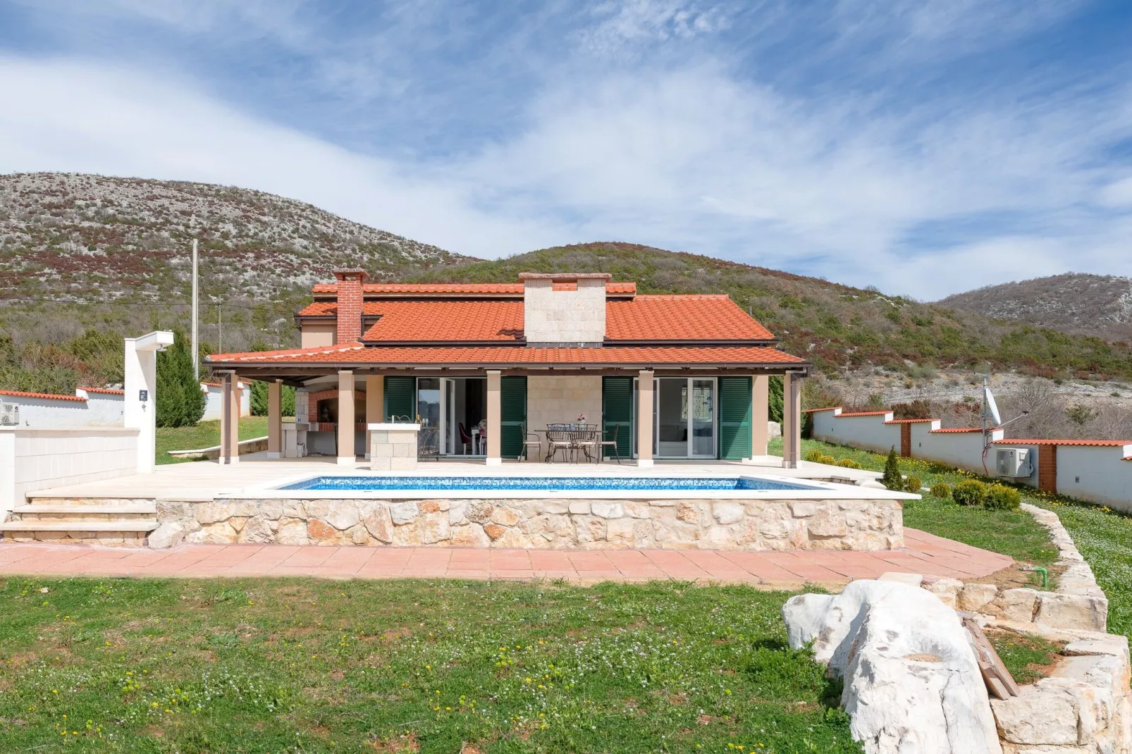 Villa Dea - Luxury Villa with Outdoor Swimming Pool-Buitenlucht