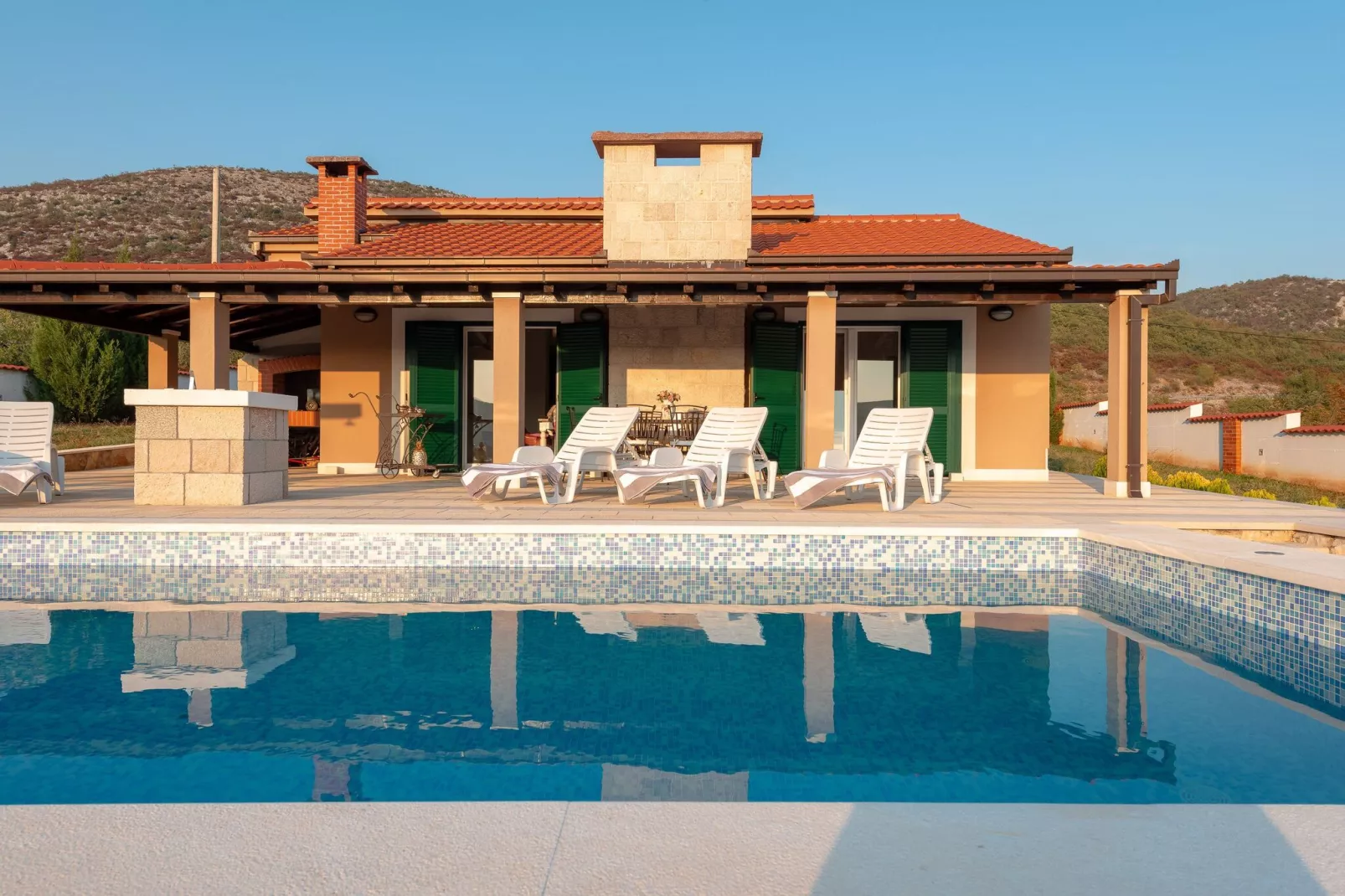 Villa Dea - Luxury Villa with Outdoor Swimming Pool-Zwembad