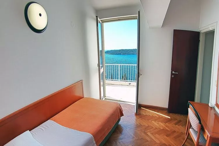 Apartments Sipa - Premium Two Bedroom Apartment with Balcony and Sea View (Apartman A)-Slaapkamer