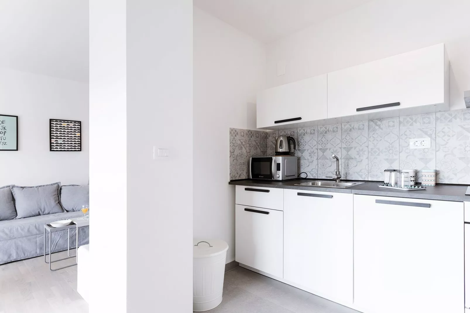 Apartment Black & White (ST) - Comfort Two Bedroom Apartment with Balcony-Keuken