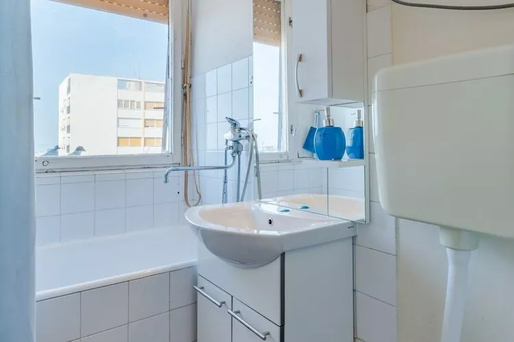 Studio Apartment Ecija (ST)-Badkamer