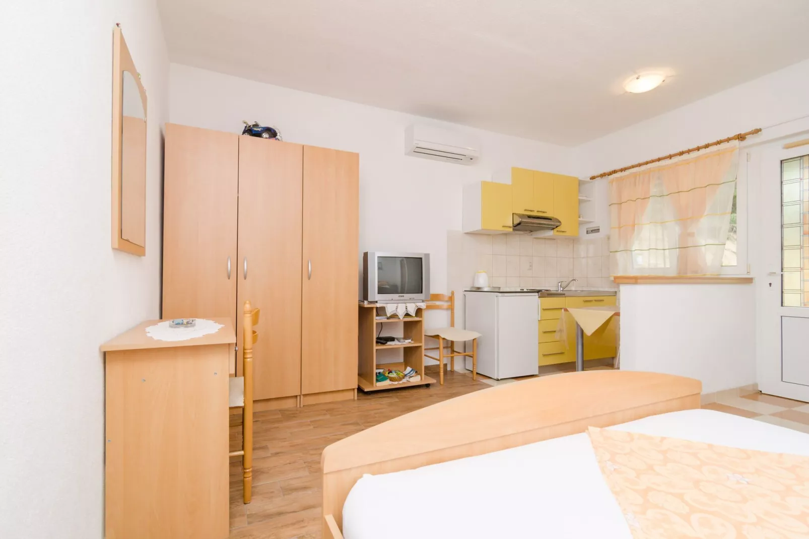 Apartments Skurla - Studio Apartment with Terrace (A1 žuti )