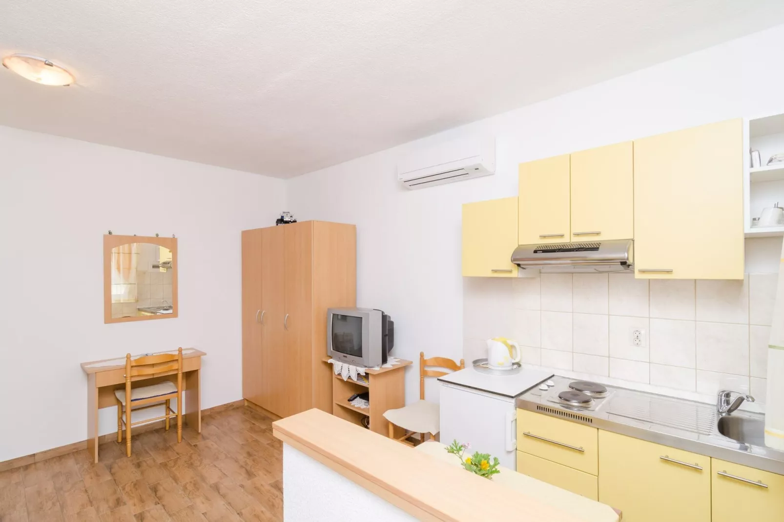 Apartments Skurla - Studio Apartment with Terrace (A1 žuti )-Keuken