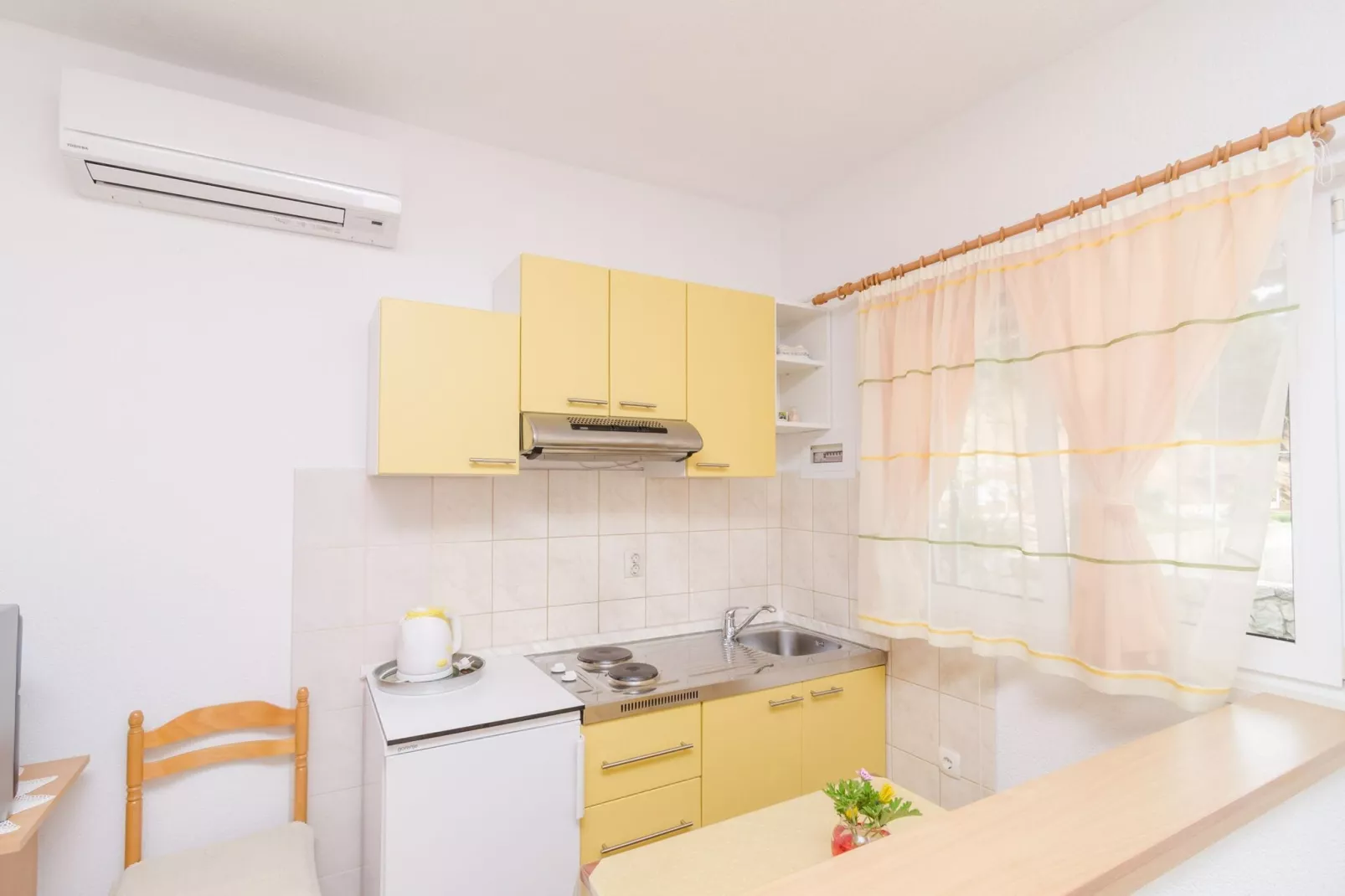 Apartments Skurla - Studio Apartment with Terrace (A1 žuti )-Keuken