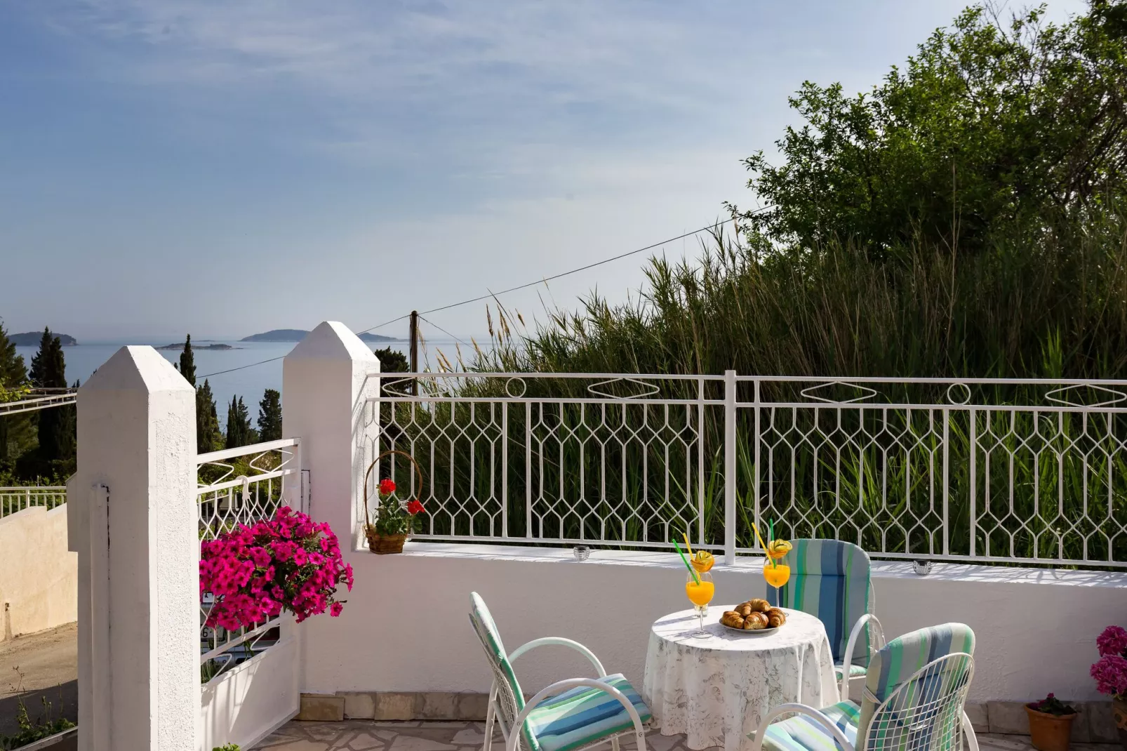 Apartments Blažević - One Bedroom Apartment with Terrace and City View-Terras