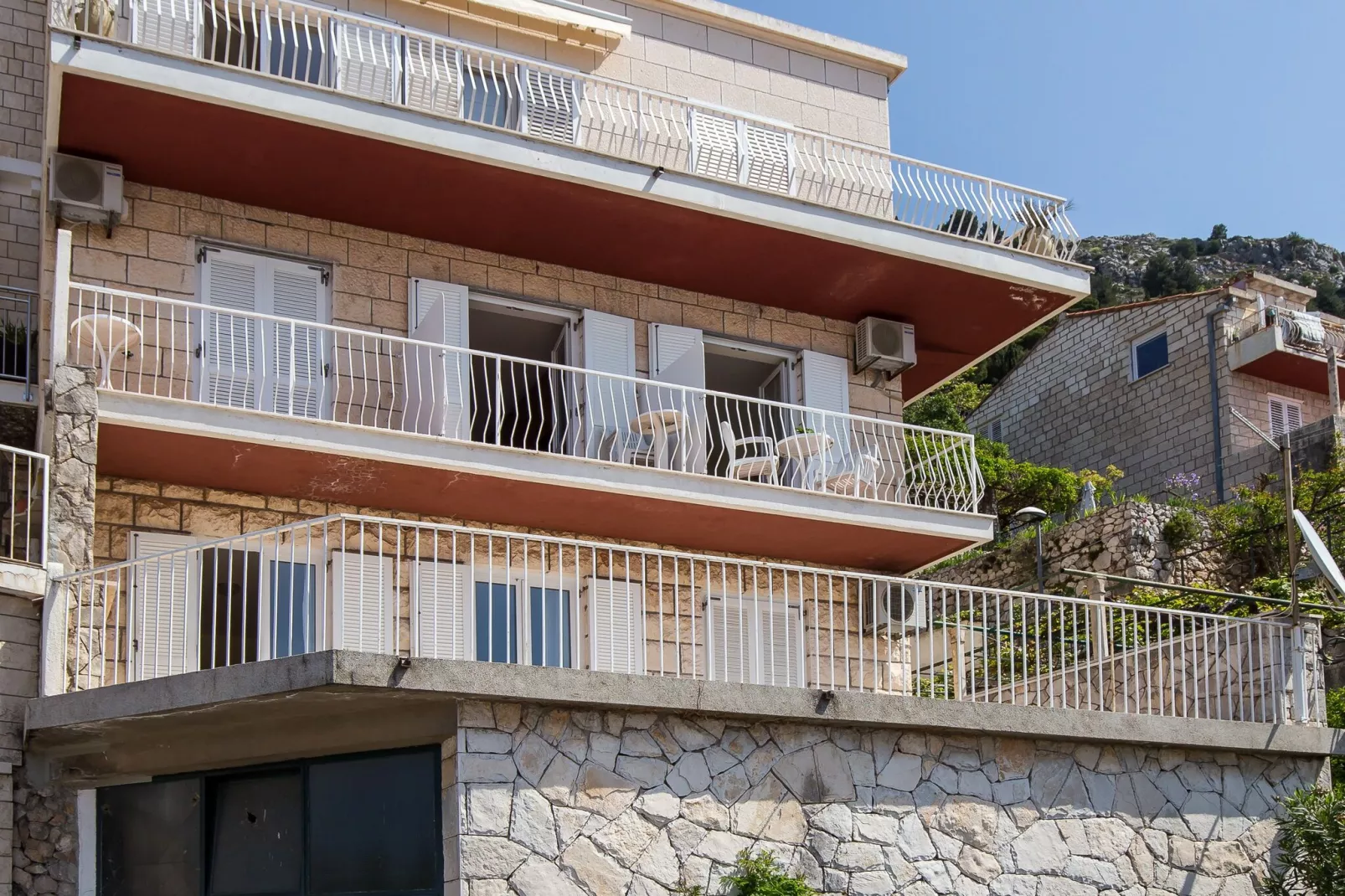 Beautiful Nest Rooms - One Bedroom Suite with Balcony and Sea view (Br. 2)-Buitenlucht