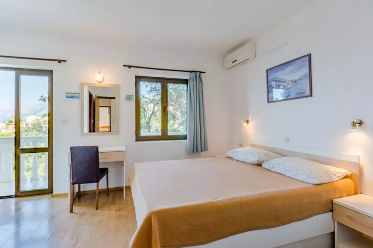 Villa Kosa - Standard Double Room With Balcony and Sea View (Soba 1-Matija)-Slaapkamer