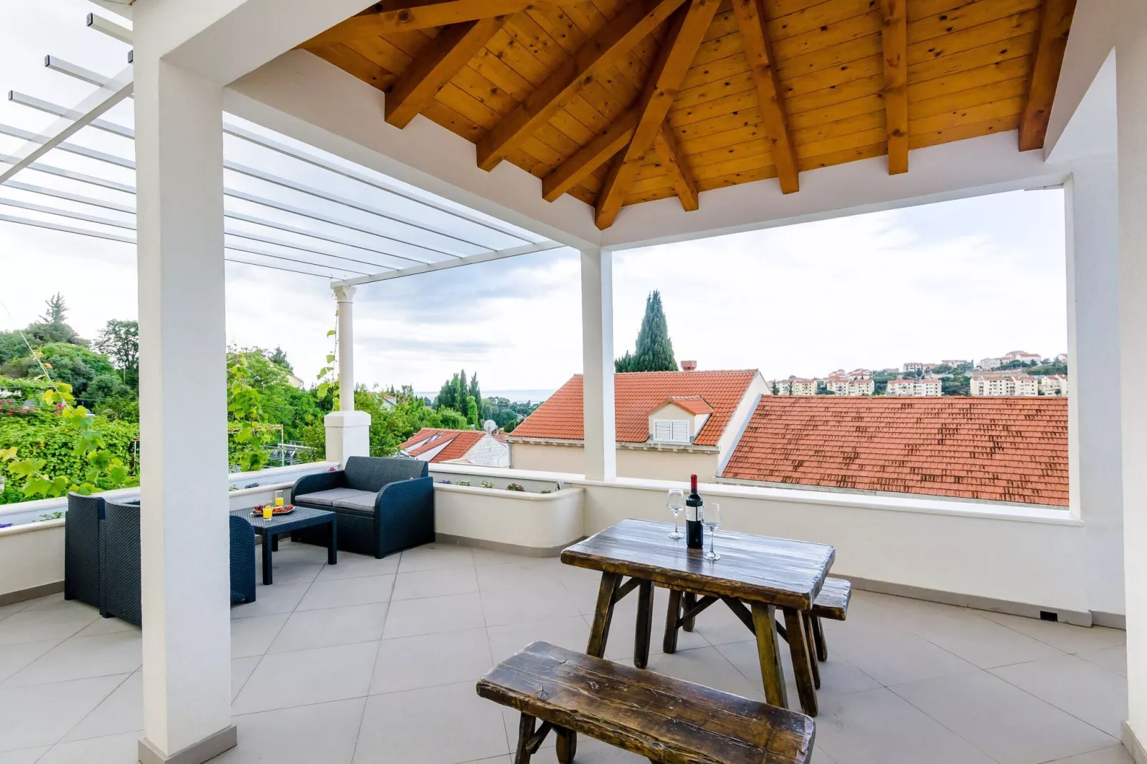 Miracle Apartments - Comfort Studio Apartment with Terrace and City View-Terras