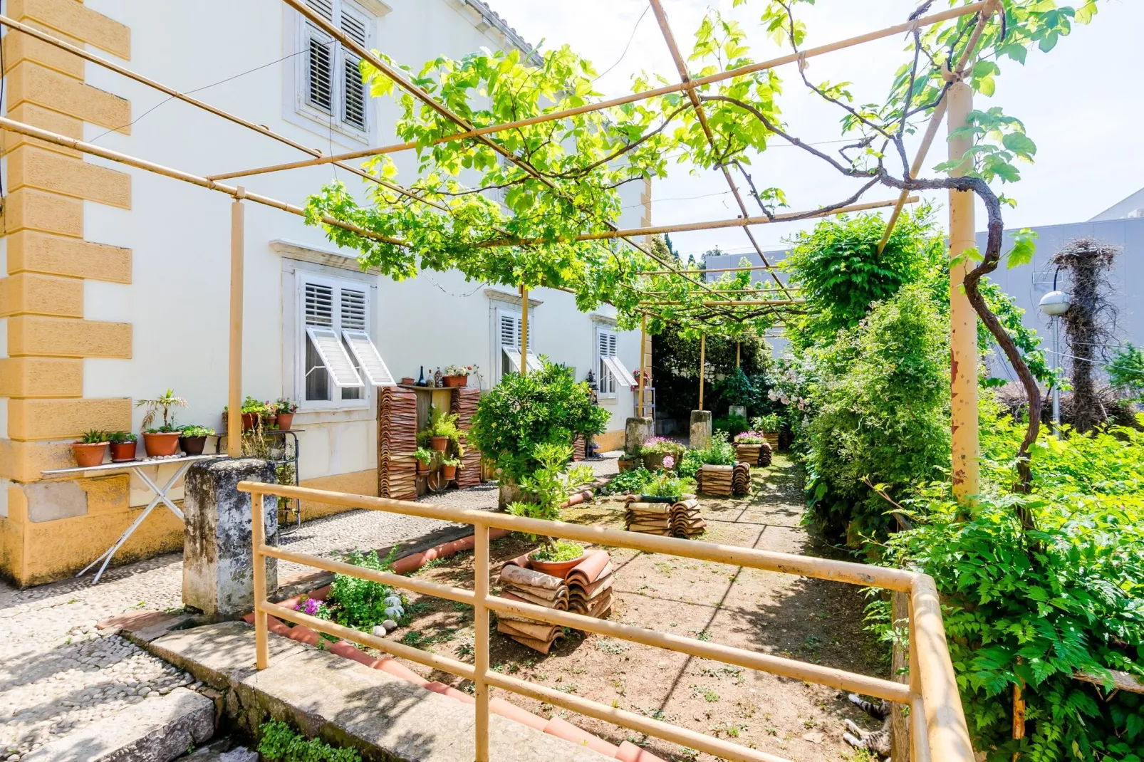 Guest House Ivana -Two Bedroom Apartment with Garden