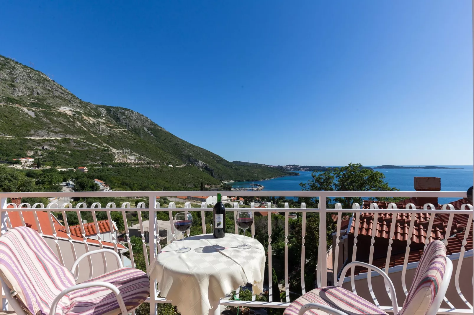 Villa Dubravka - Premium Studio Apartment with Balcony and Sea View (Apartman 2)-Terrasbalkon