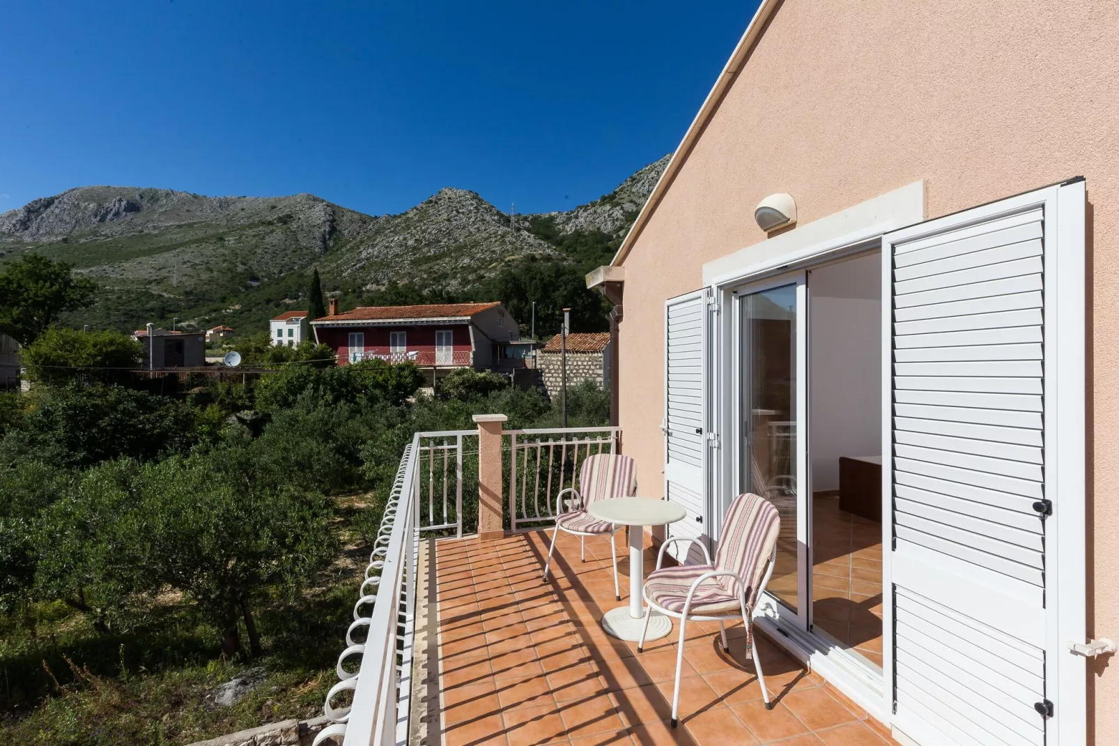 Villa Dubravka - Superior Studio Apartment with Balcony and Sea View (Apartman 3)-Terrasbalkon