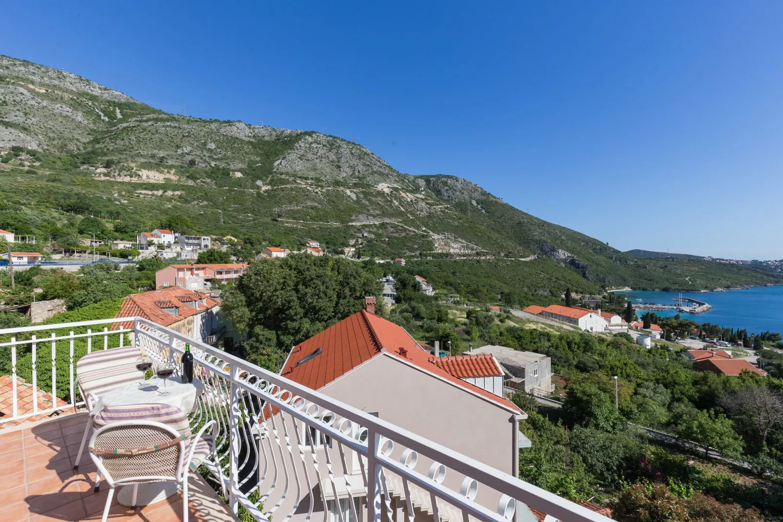 Villa Dubravka - Premium Two Bedroom Apartment with Balcony and Sea View (Apartman 5)-Terrasbalkon