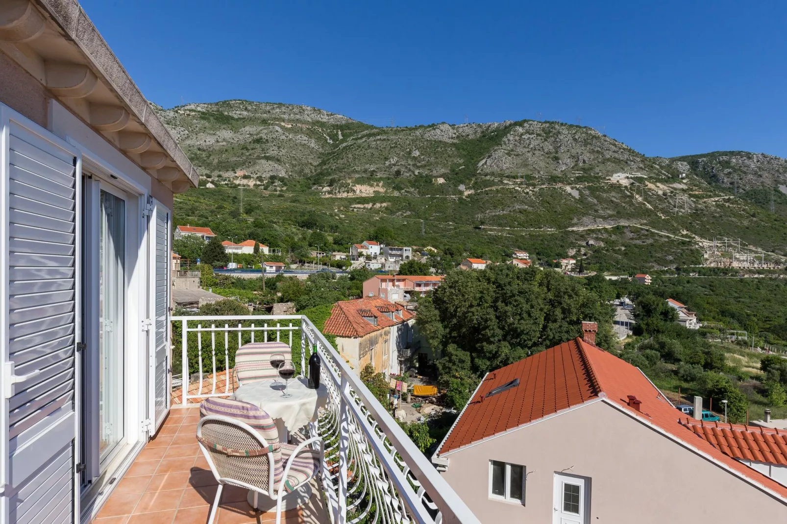 Villa Dubravka - Premium Two Bedroom Apartment with Balcony and Sea View (Apartman 5)-Terrasbalkon