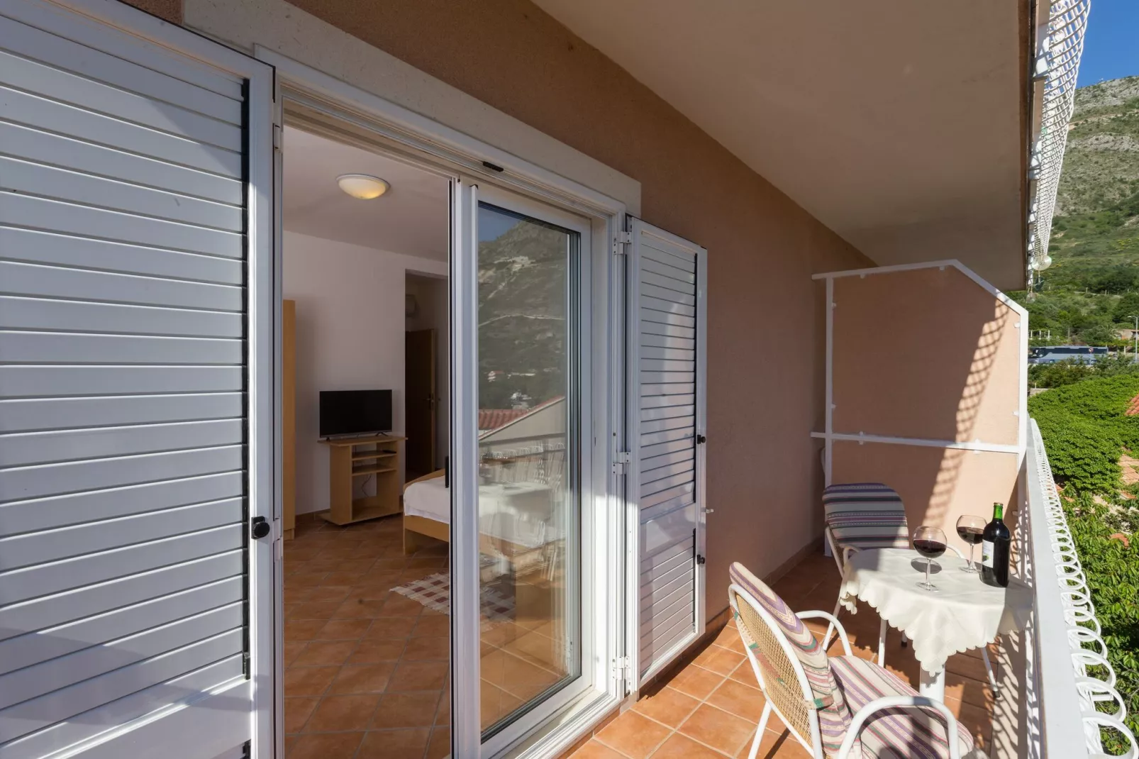 Villa Dubravka - Superior Two Bedroom Apartment with Balcony and Sea View (Apartman 6)-Terrasbalkon