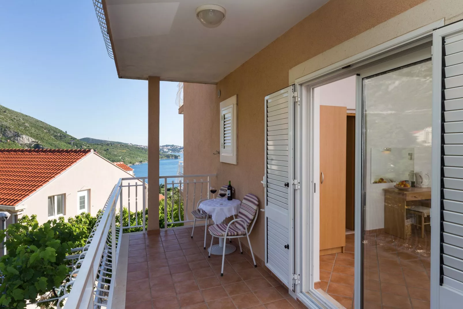 Villa Dubravka - Superior Two Bedroom Apartment with Balcony and Sea View (Apartman 6)-Terrasbalkon